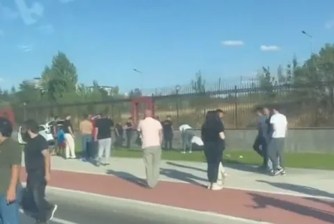 Hulusi Akar Güzergâhında Otomobil Yayalara Çarptı: 4 Yaralı — haber görseli