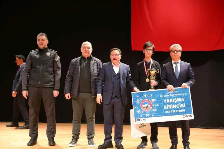 Liseler Arası Bil-Kazan Yarışması’nda Dereceye Giren Öğrencilere Ödülleri Verildi — haber görseli