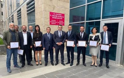 İYİ Parti Talas Belediye Meclis Üyeleri mazbatalarını aldı  — haber görseli