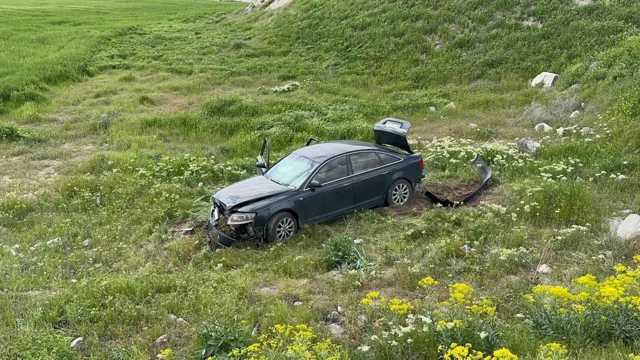 Kayseri'de Polisten Kaçan Ehliyetsiz Sürücünün Macerası Şarampolde Bitti — haber görseli
