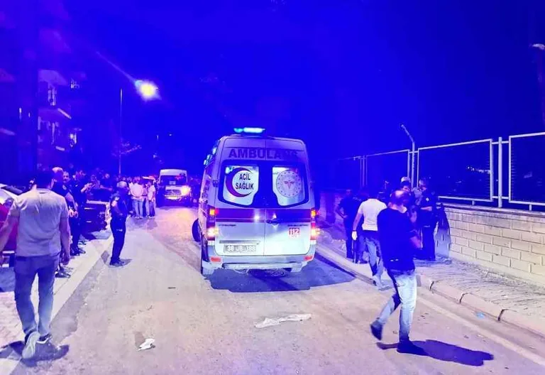 Alsancak Mahallesi’nde Bıçaklı ve Sopalı Kavga: 6 Yaralı — haber görseli