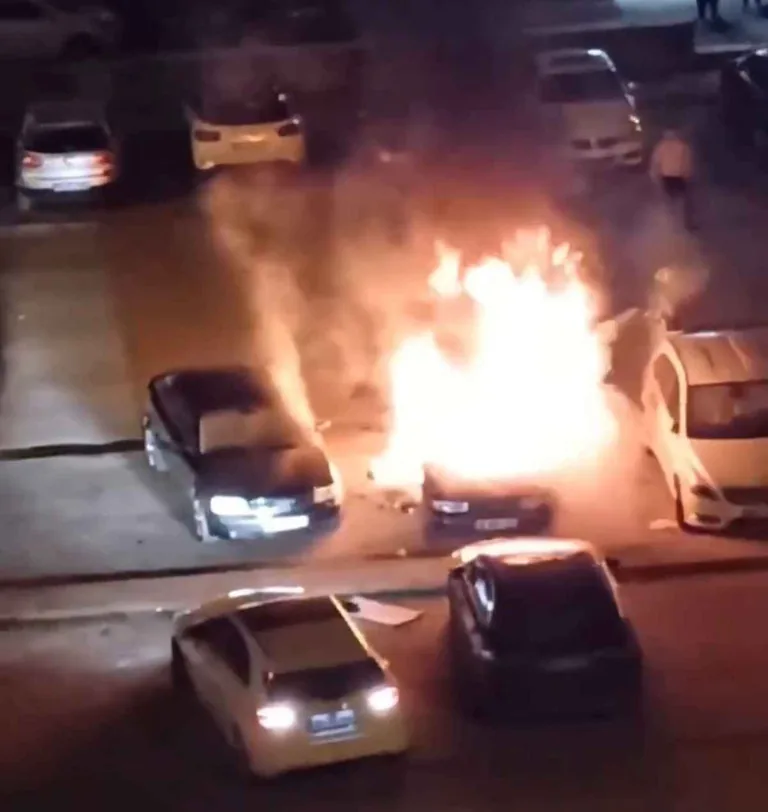Kayseri'de Park Halindeki Araç Alev Aldı! — haber görseli