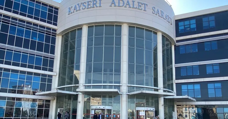 Öz Babasını Bıçaklayarak Ölümüne Sebebiyet Veren Şahsın Yargılanmasına Devam Edildi — haber görseli