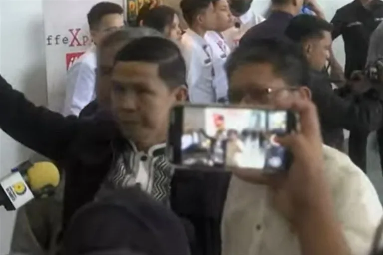 Filipinler Eski Başkanı Duterte, Uyuşturucu Cinayetleri Suçlamasıyla Uluslararası Mahkeme Tarafından Tutuklandı — haber görseli