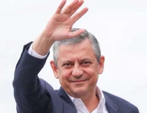 CHP'de Tarihi Ayrılık: Özgür Özel ve 91 Milletvekili İstifa Ederek "Yeni Parti"yi Kurdu — haber görseli