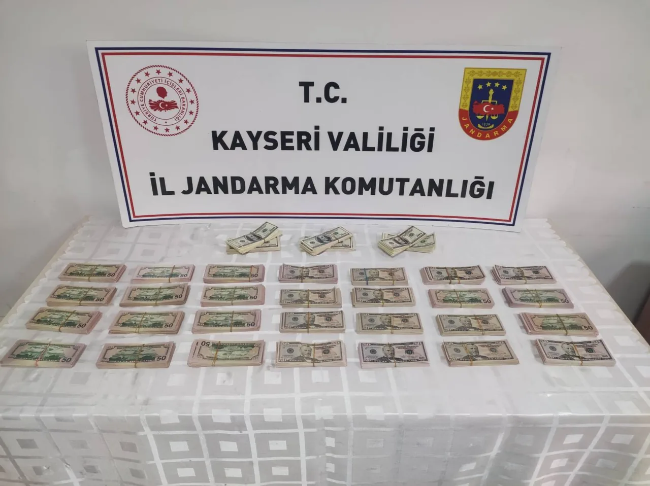 KAYSERİ’DE "YEŞİL" KABUS: 8 MİLYONLUK SAHTE DOLAR OPERASYONU! — haber görseli