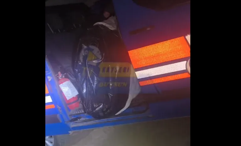 İnsan Kaçakçılığına Gece Baskını: İzmir'de Kaçakçılar Motosikletli Ekibin Dikkatiyle Yakalandı — haber görseli