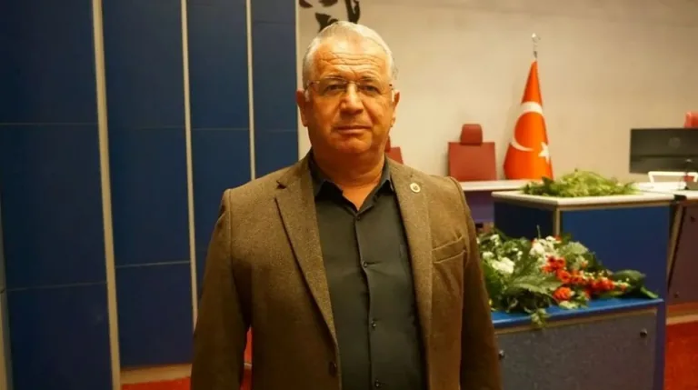 CHP'li Mustafa Çalıksoy'dan Talas Belediyesi'ne Eleştiri: "Cumhuriyet Bayramı Afişi Neden Yok?" — haber görseli