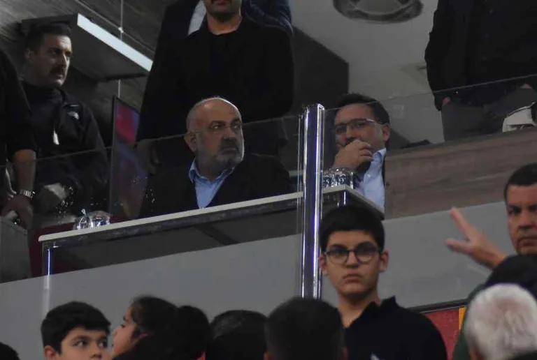 Başkan Ali Çamlı'dan Taraftara Zehir Zemberek Sözler: 'Dört Tane Zibidiye Kulübü Bırakmayız! — haber görseli