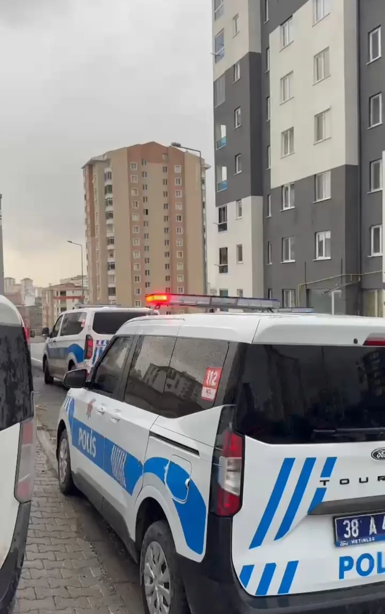 Kayseri’de Ekipler Saniyelerle Yarıştı: Ailesini Aradı Veda Etti! Kendini Asan Şahıs Kurtarıldı — haber görseli