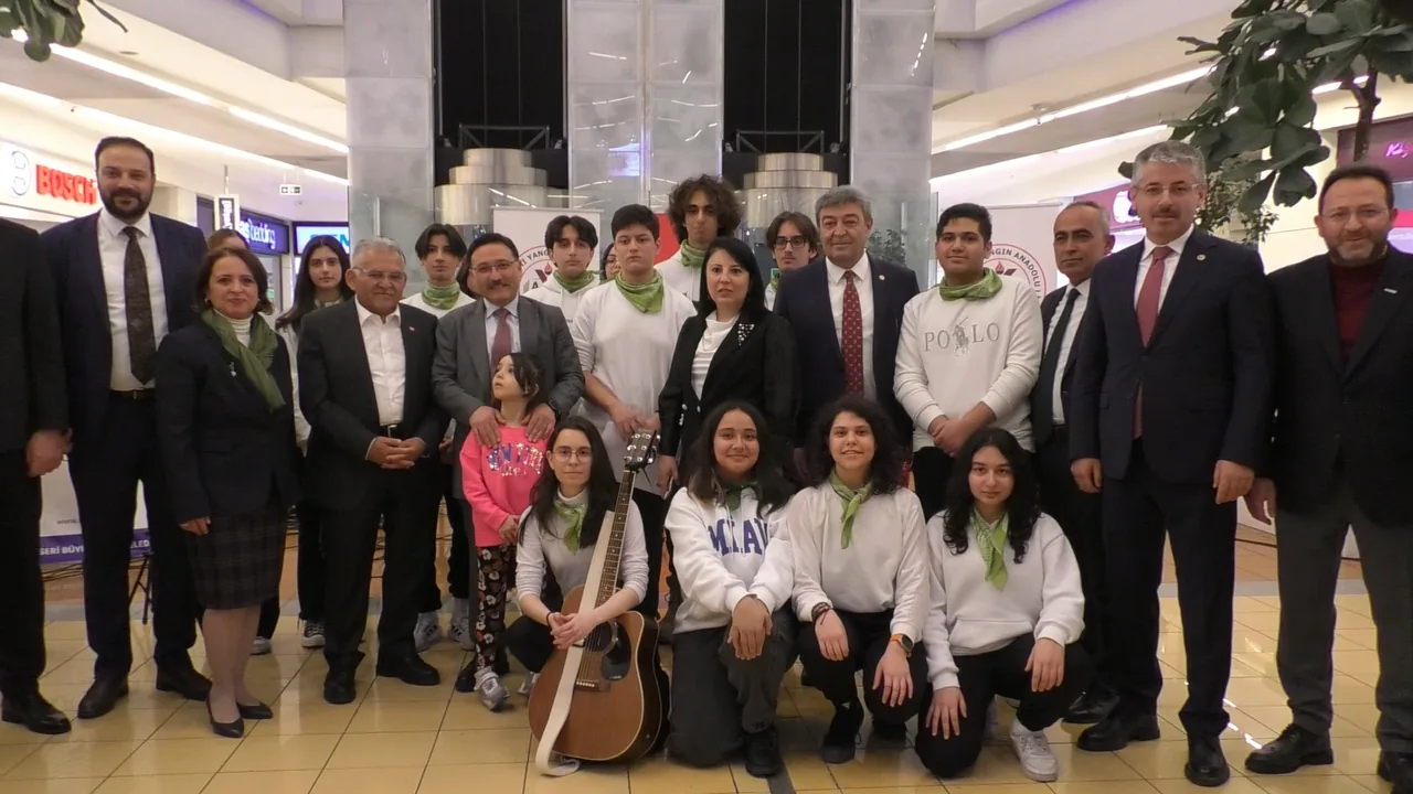 Vali Çiçek, "Hedefimiz, çocuklarımızı bağımlılıklardan kurtarıp sanatla, sporla buluşturmak" — haber görseli