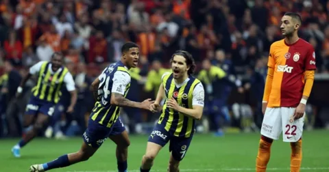 Fenerbahçe 10 Kişi İle Galatasaray'ı Yendi — haber görseli