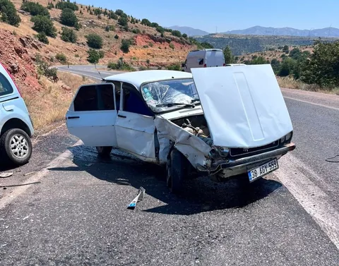 Yahyalı'da Feci Kaza! Hafif Ticari Araç ile Otomobil Çarpıştı: 3 Yaralı — haber görseli