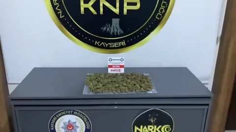 Narkotik Köpeği MİA İş Başında! 1 Kilo Üzerinde Uyuşturucu Madde Ele Geçirildi — haber görseli