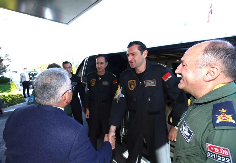 SOLOTÜRK’TEN BAŞKAN BÜYÜKKILIÇ’A ZİYARET! — haber görseli