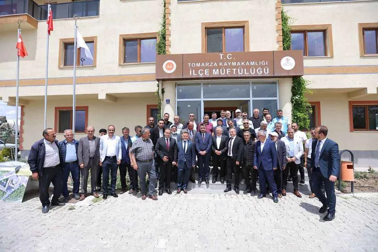 Tomarza’ya Yeni Cami Temeli Atıldı: Çevre Düzenlemesini Kayseri Büyükşehir Üstlendi — haber görseli