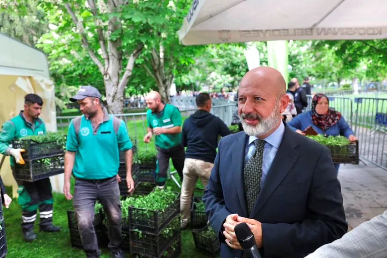 Domates Fidesi Alabilmek İçin Birbirleriyle Yarıştılar — haber görseli