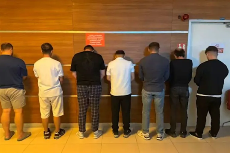 Kamu Görevlisi Gibi Davandılar, Şehit Ailesini Dolandırdılar: 11 Gözaltı — haber görseli