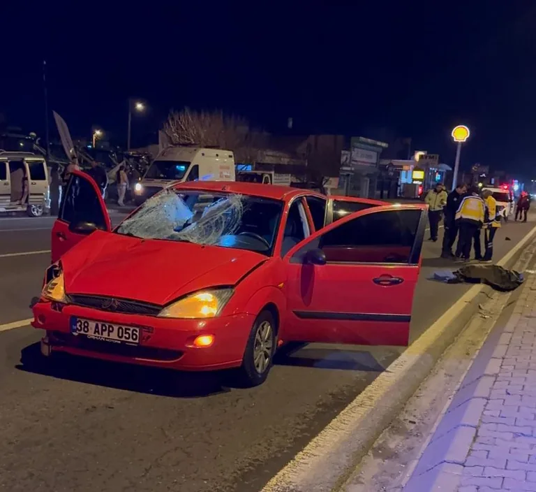 Kayseri'de Dikkatsiz Sürücü Can Aldı! Anbar Mahallesinde otomobilin çarptığı yaya öldü — haber görseli