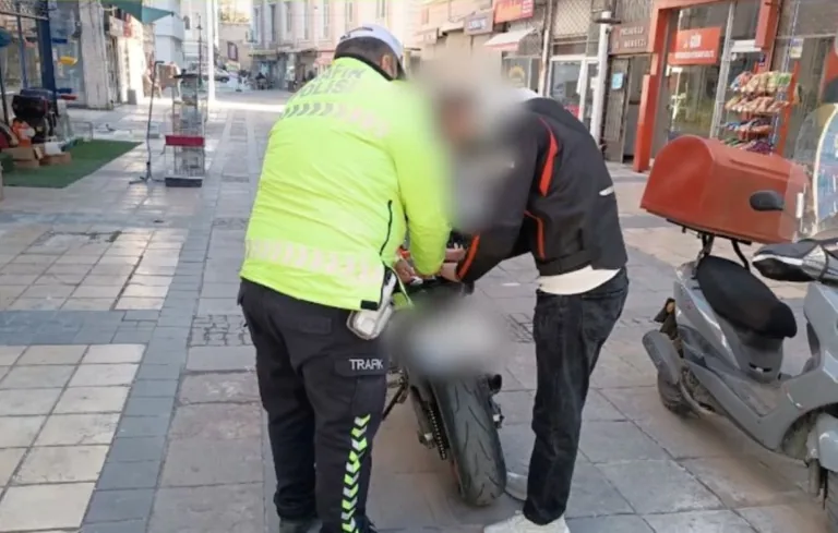 Kayseri'de Trafikte Tehlikeli Hareketler Yapan Motosiklet Sürücüsüne 7 Bin 819 Lira Ceza — haber görseli