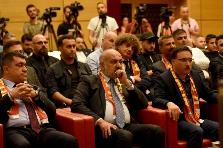 Kayserispor’da Başkan Ali Çamlı güven tazeledi — haber görseli