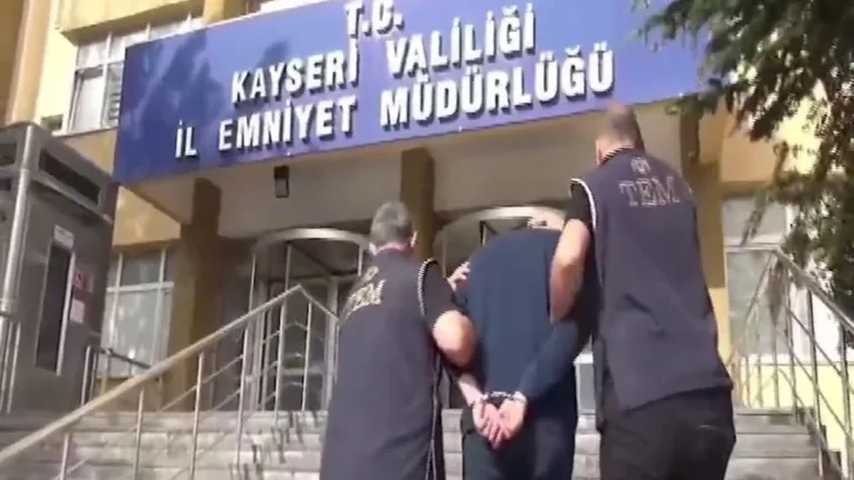 FETÖ'ye 18 İlde Kıskaç-17 Operasyonu! 45 Kişi Yakalandı — haber görseli