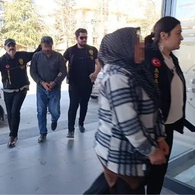 Afyonkarahisar'da Komşu Dehşeti: Halı Çırpma Kavgasında Cinayet.. Cani Çift Komşularını Öldürdü — haber görseli