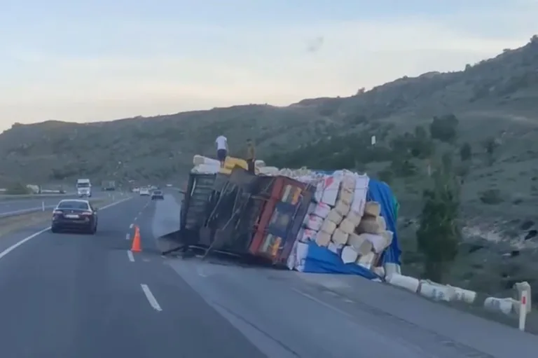 Ankara Yolu Himmetdede İstikametinde Tır Devrildi — haber görseli