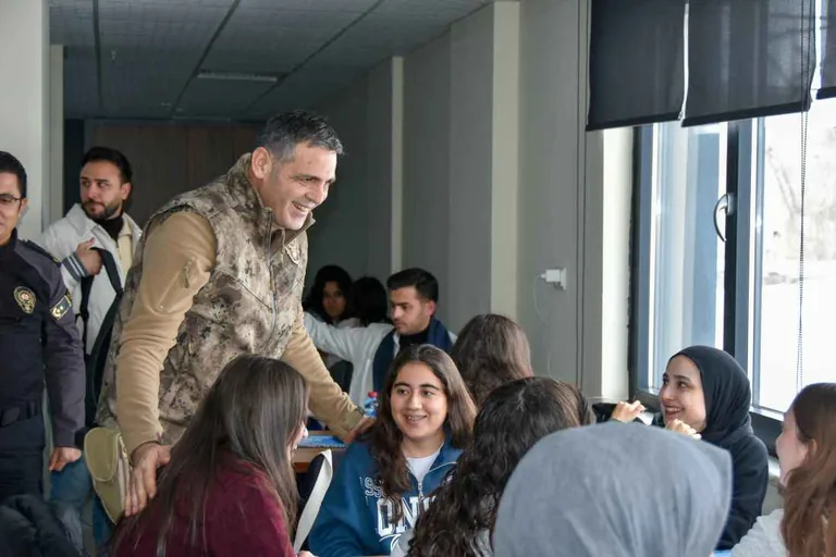 Kayseri İl Emniyet Müdürü Atanur Aydın, ERÜ Siber Öğrenci Kulübü Üyeleriyle Bir Araya Geldi — haber görseli