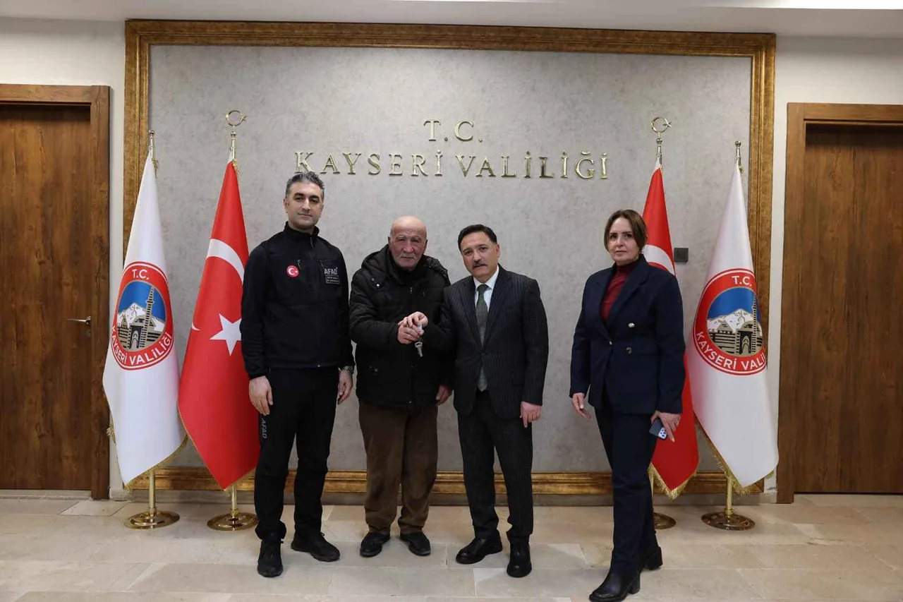 Vali Gökmen Çiçek’ten Afetzede Ailelere Yeni Yuva: Anahtarlar Teslim Edildi — haber görseli