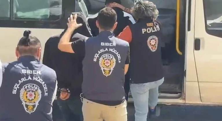 Sahte Araç Kiralama Sitesiyle 51 Kişiyi 6 Milyon TL Dolandırdılar! Kayseri Polisi Şebekeyi Çökertti — haber görseli