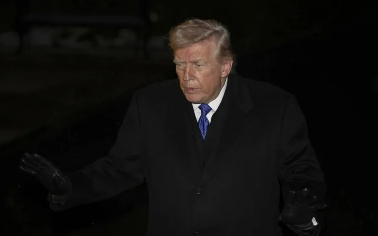 Trump’a Soğuk Duş! Yuhalanmalar Arasında Konuşmaya Çalıştı — haber görseli