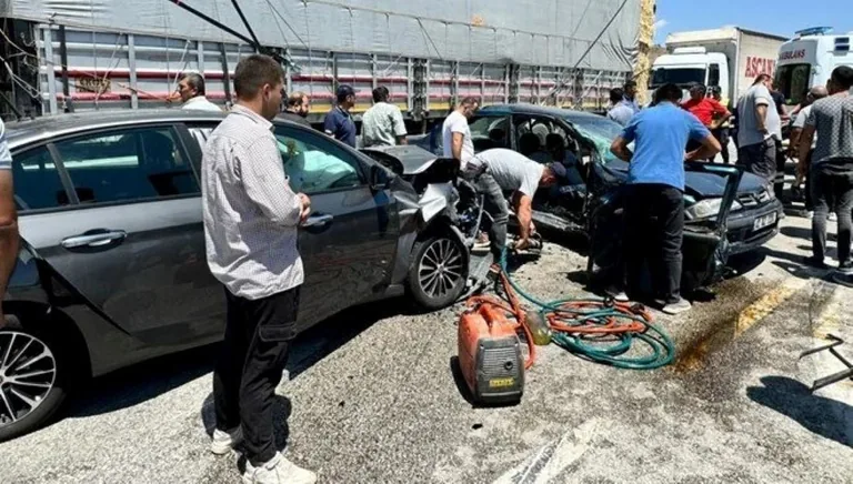 BURDUR'DA TRAFİK KAZASI: 1 ÖLÜ 9 YARALI — haber görseli
