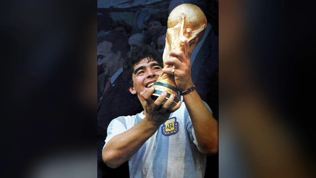 Futbol Efsanesi Maradona’nın ölüm davasında kritik aşama! 7 sağlık çalışanına ağır suçlama — haber görseli