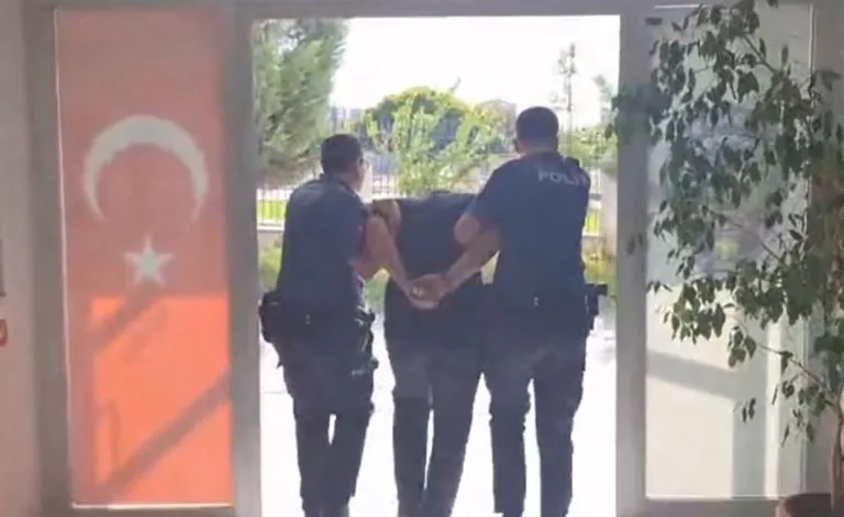 Ahi Evran’da Bıçaklı Saldırgan Yakalandı! 19 Yaşındaki P.K. Tutuklandı — haber görseli