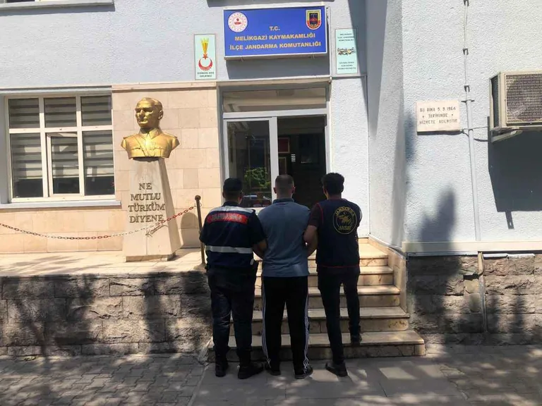 44 Ayrı Suçtan 71 Yıl Kesinleşmiş Hapis Cezası Bulunan Firari Kayseri'de Yakalandı — haber görseli