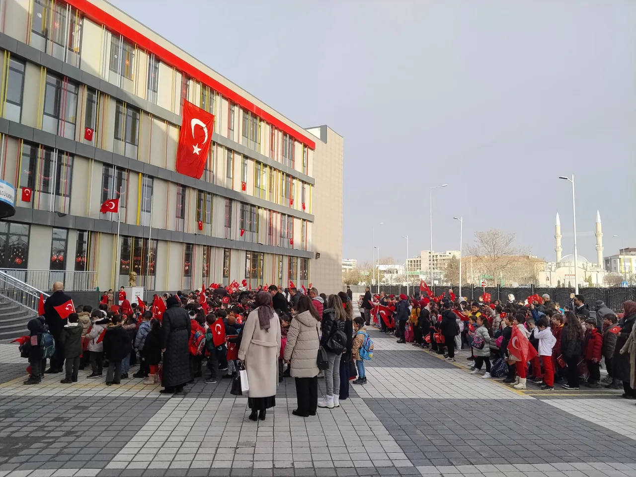 KAYSERİ’DE İKİNCİ DÖNEM ZİLİ ÇALDI: 320 BİN ÖĞRENCİ DERS BAŞI YAPTI — haber görseli