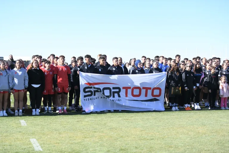 Kayseri'de Ragbi Türkiye Şampiyonası Başladı: 16 İlden 450 Sporcu Katılıyor — haber görseli