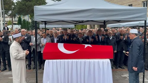 Kalp krizinden hayatını kaybeden Vali Yardımcısı Şenol Esmer için tören düzenlendi — haber görseli