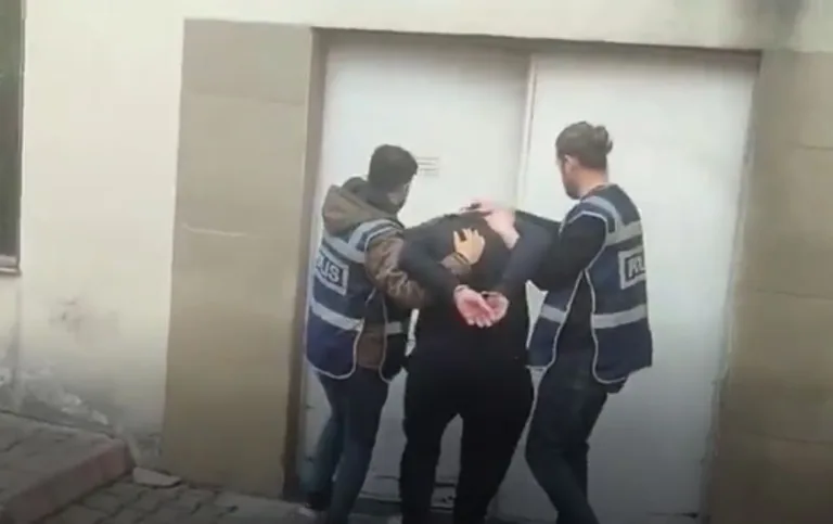 Hırsızlık, resmi belgede sahtecilik, dolandırıcılık! 33 Yıl Cezalı Firari Yakalandı — haber görseli