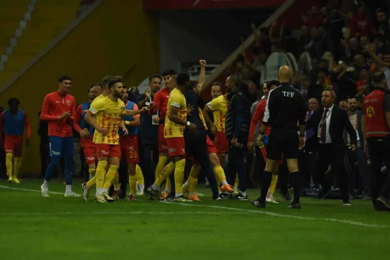Kayserispor Tehlikeyi Atlattı! Süper Lig'de Kalmayı Garantileri — haber görseli