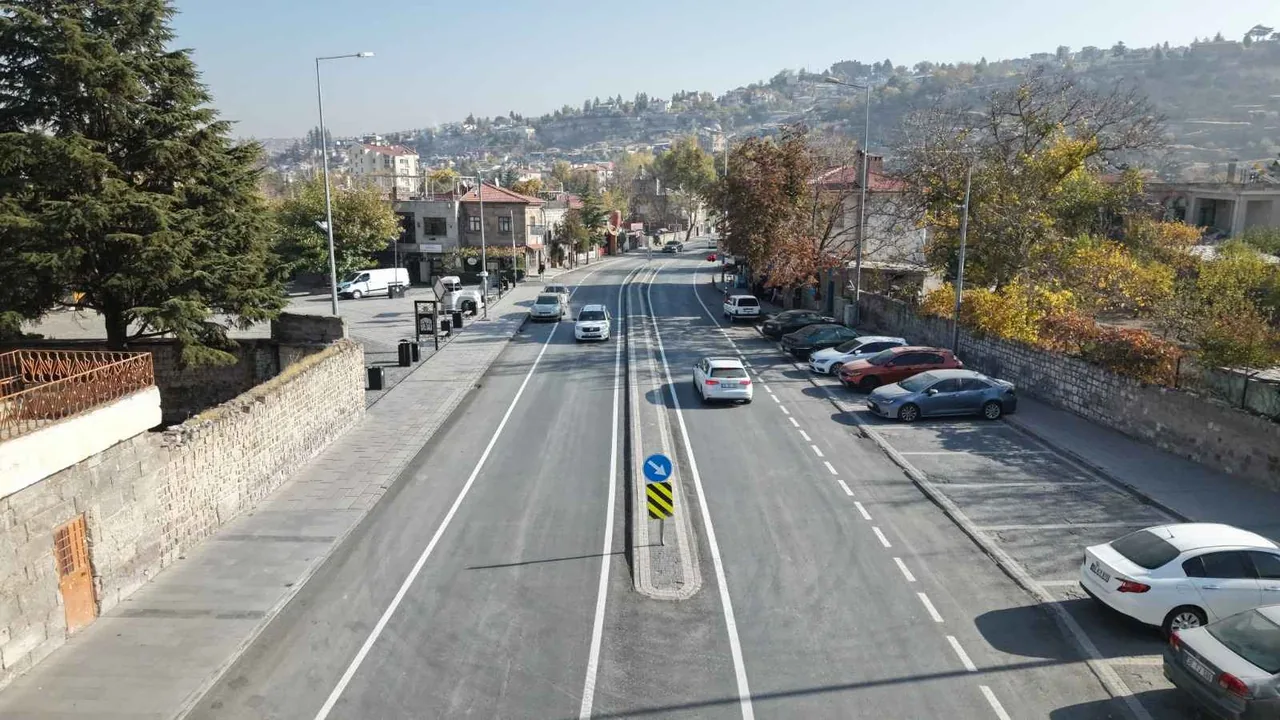 Kayseri Büyükşehir, Talas Atatürk Bulvarı’nı Yenileyip Trafiğe Açtı — haber görseli