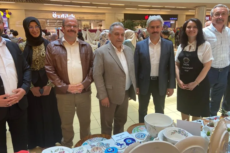 Talas Halk Eğitim Merkezi'nin Yıl Sonu Sergisi Büyük İlgi Gördü — haber görseli