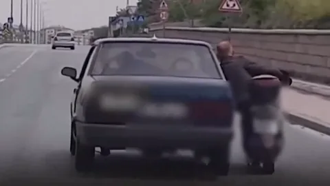 Can Güvenliğini Hiçe Sayan Trafik Magandaları Önce Kameraya Sonra Polise Yakalandılar — haber görseli