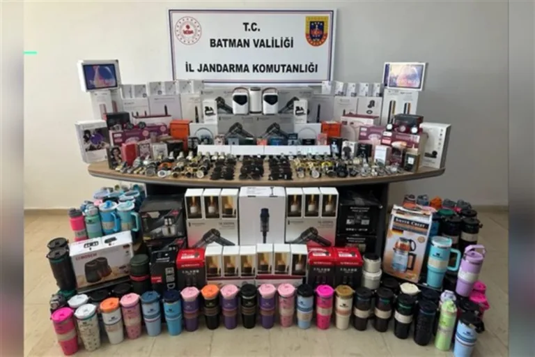 Batman'da kaçakçılık operasyonu: Ünlü Markalara Ait 3 Milyon TL’lik Ürünler Ele Geçirildi — haber görseli
