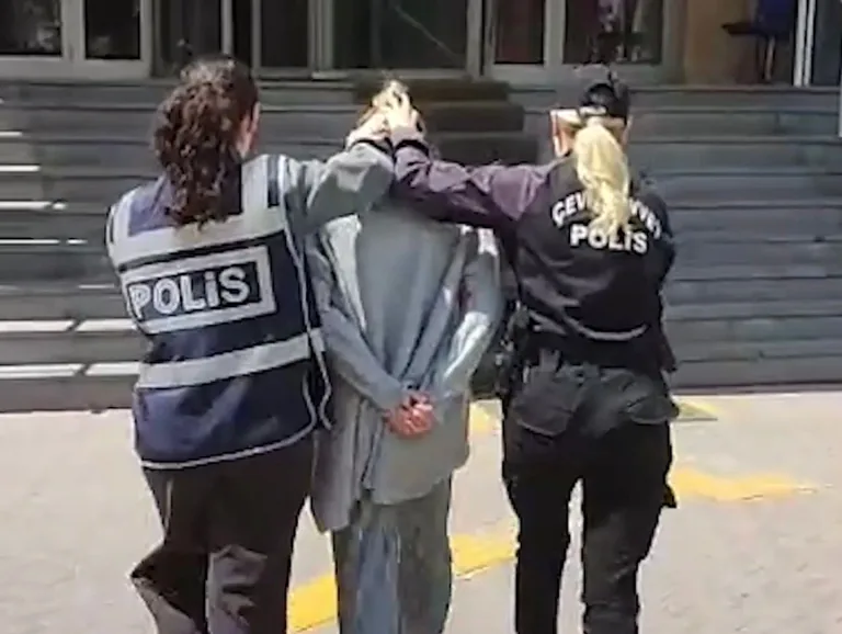 Kayseri’de Hırsızlık Suçundan 13 Yıl 7 Ay Hapis Cezası Bulunan Kadın Yakalandı — haber görseli