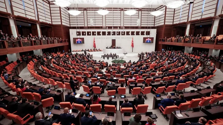 Öğrenci Affı Çıktı Mı, Kimleri Kapsıyor? TBMM'de İlk 13 Madde Kabul Edildi — haber görseli