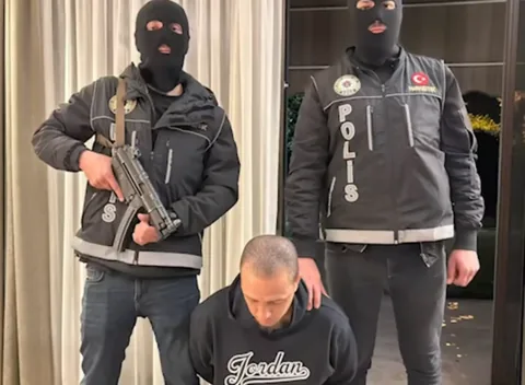 Kırmızı bültenle aranan Dedeic ve Ruimwijk İstanbul'da yakalandı — haber görseli