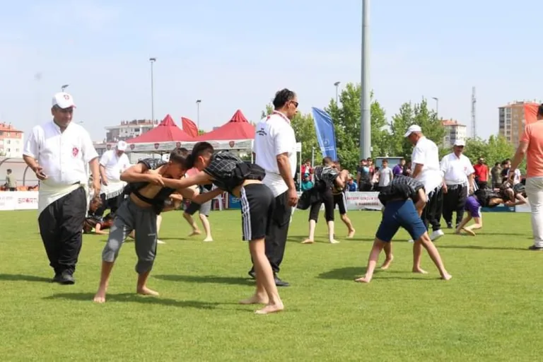 Minik Güreşçiler Türkiye Şampiyonası İl Seçmelerinde Mücadele Edecek — haber görseli
