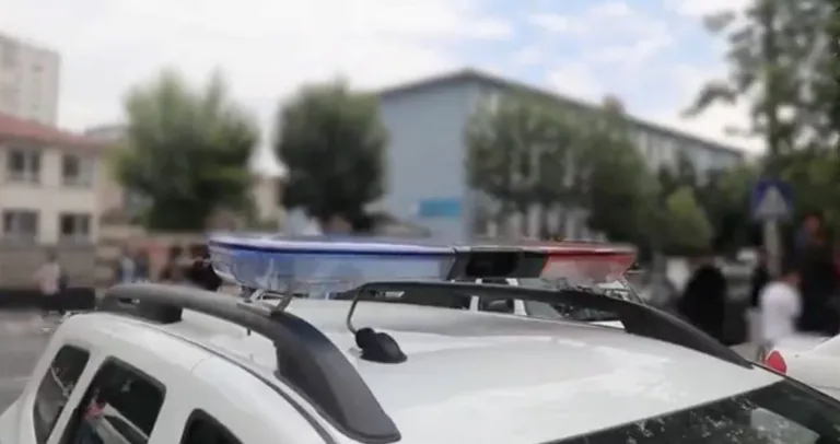 Kayseri'de Çocuk Şube Ekiplerinden Denetim! Okul ve Park Kontrollerinde Bakın Neler Ele Geçirildi — haber görseli
